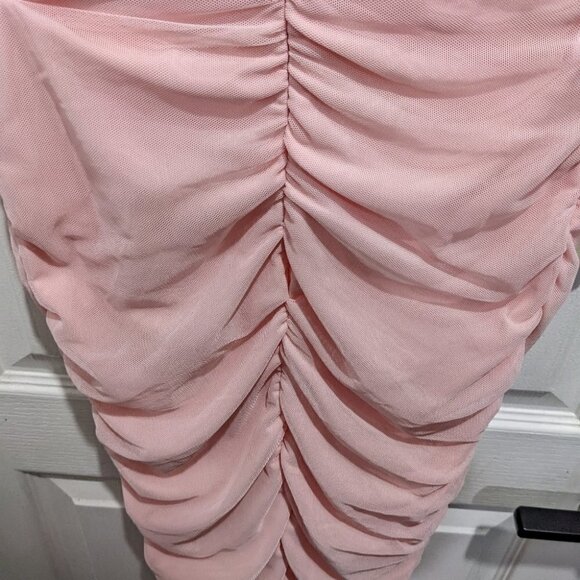 New Love x Design | One-Shoulder Body-Con Midi Dress - Picture 9 of 10